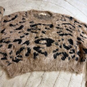 Beautiful Fuzzy Leopard Print Cropped Sweater